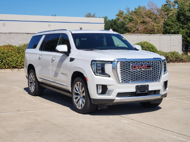 Used 2021 GMC Yukon XL Denali w/ Denali Premium Package AWD/4WD image 4