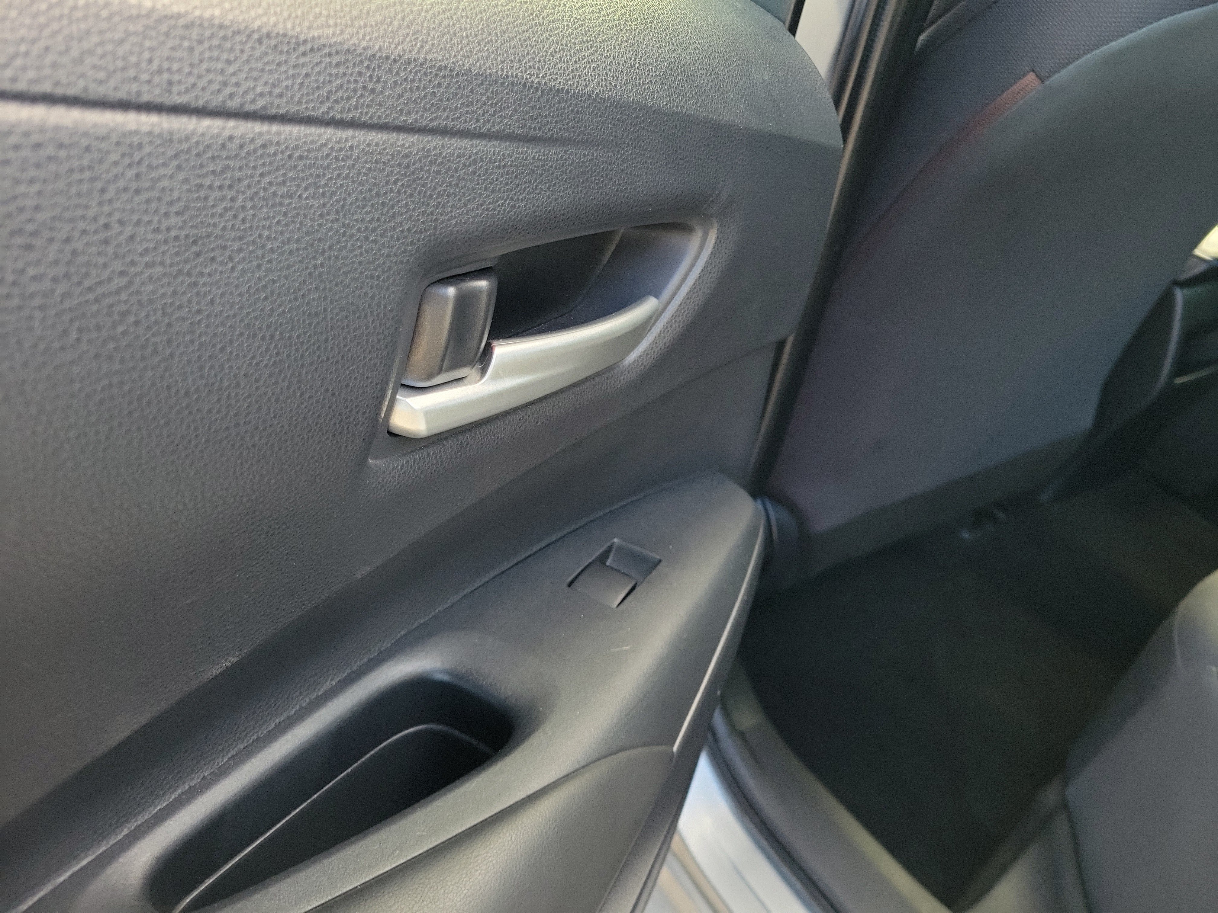 Used 2021 Toyota Corolla SE w/ SE Premium Package FWD image 13