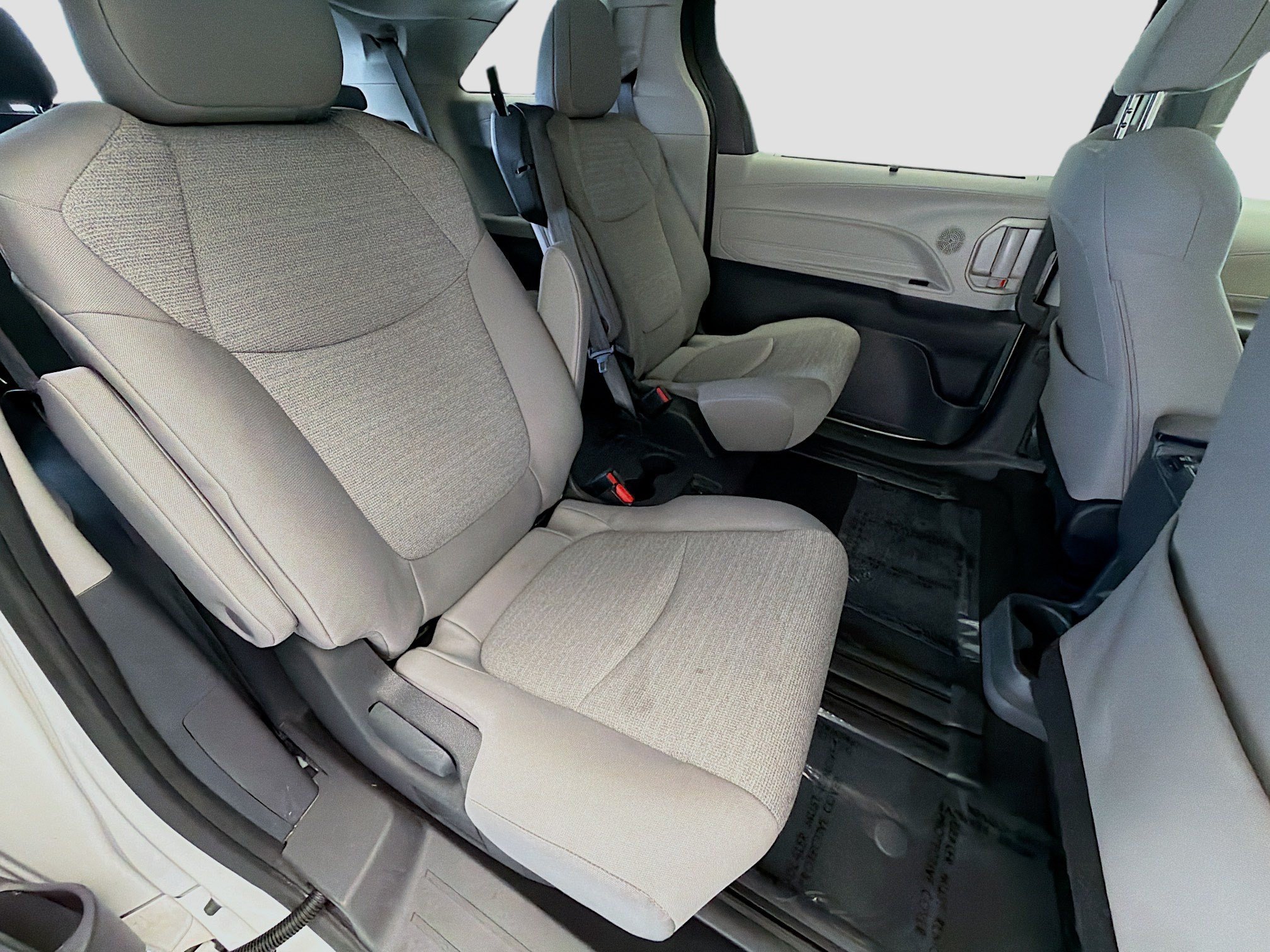 Used 2024 Toyota Sienna LE FWD image 15