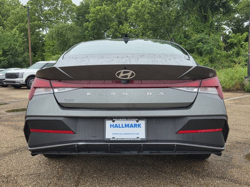 Used 2024 Hyundai Elantra SEL FWD image 5