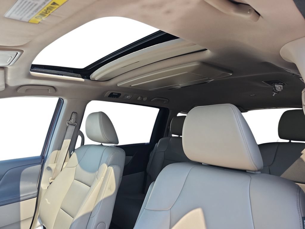 Used 2016 Honda Odyssey Touring Elite image 29