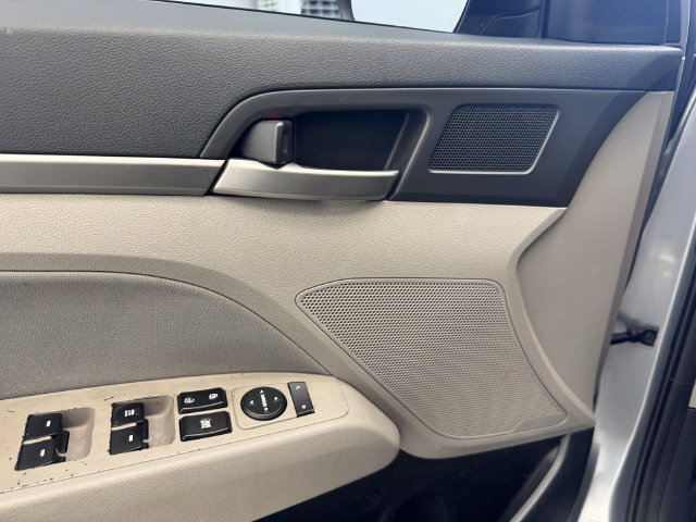 Used 2017 Hyundai Elantra SE FWD image 36