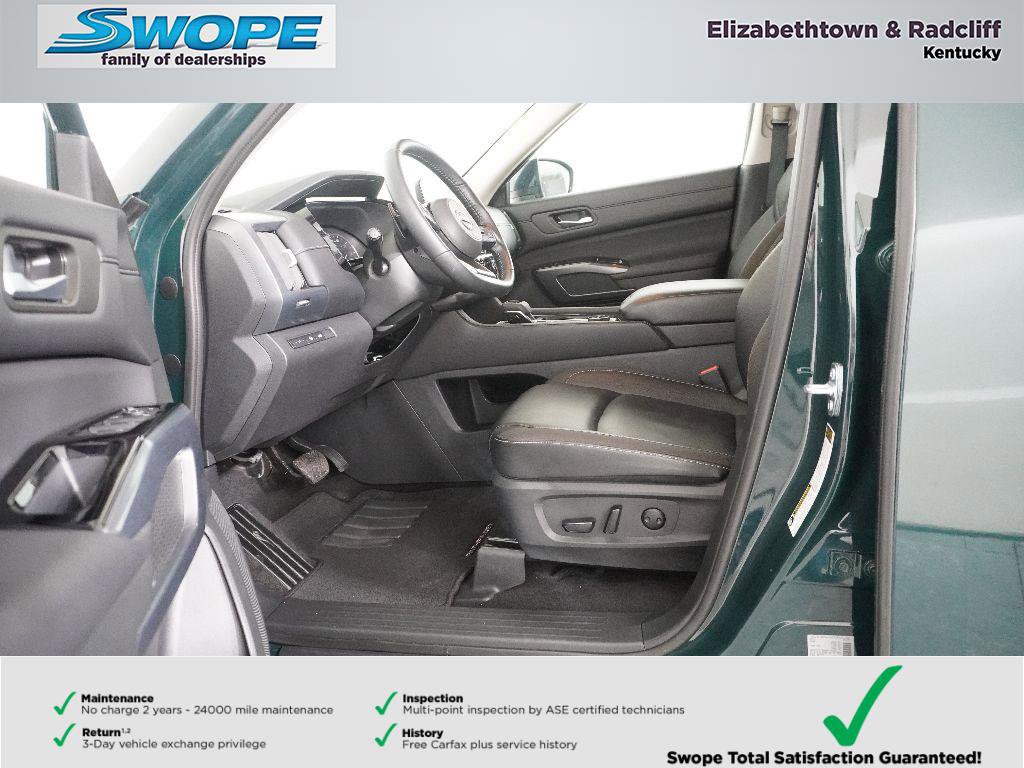 Used 2025 Nissan Pathfinder SL image 14