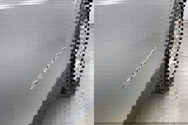 Used 2017 Jeep Cherokee Limited w/ Luxury Group image 9