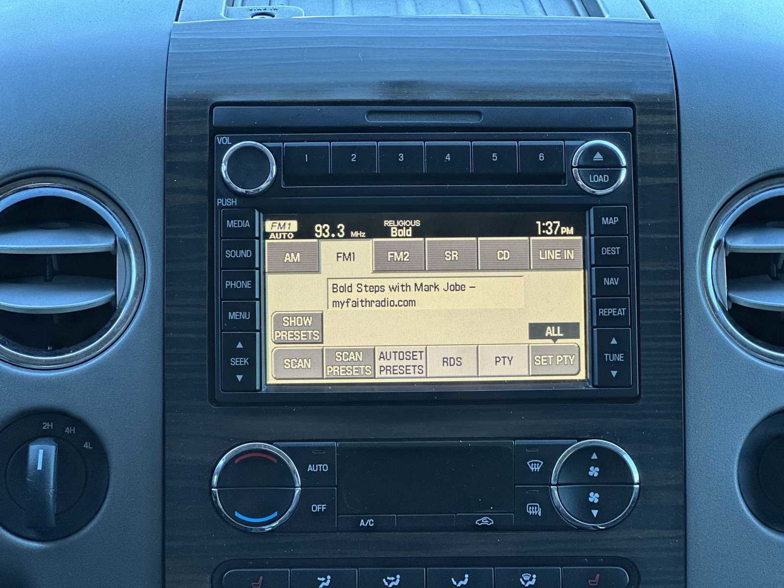 Used 2008 Lincoln Mark LT 4x4 image 12