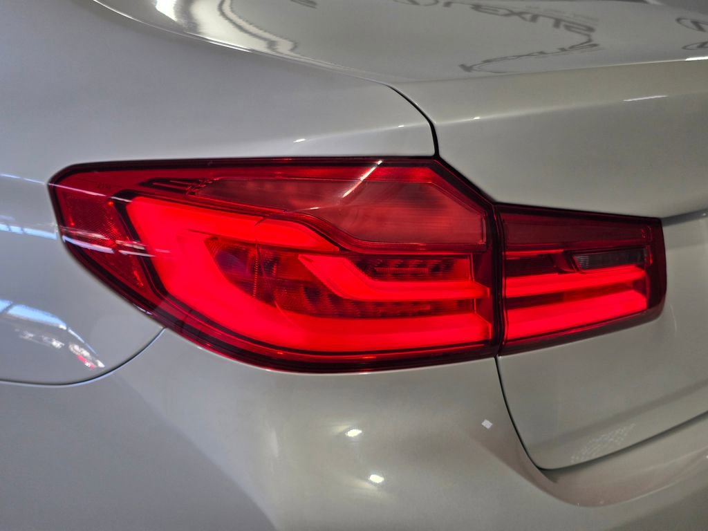 Used 2019 BMW 530e w/ Convenience Package image 10
