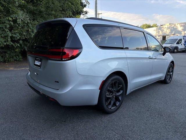 New 2026 Chrysler Pacifica Select w/ S Appearance Package AWD/4WD image 8