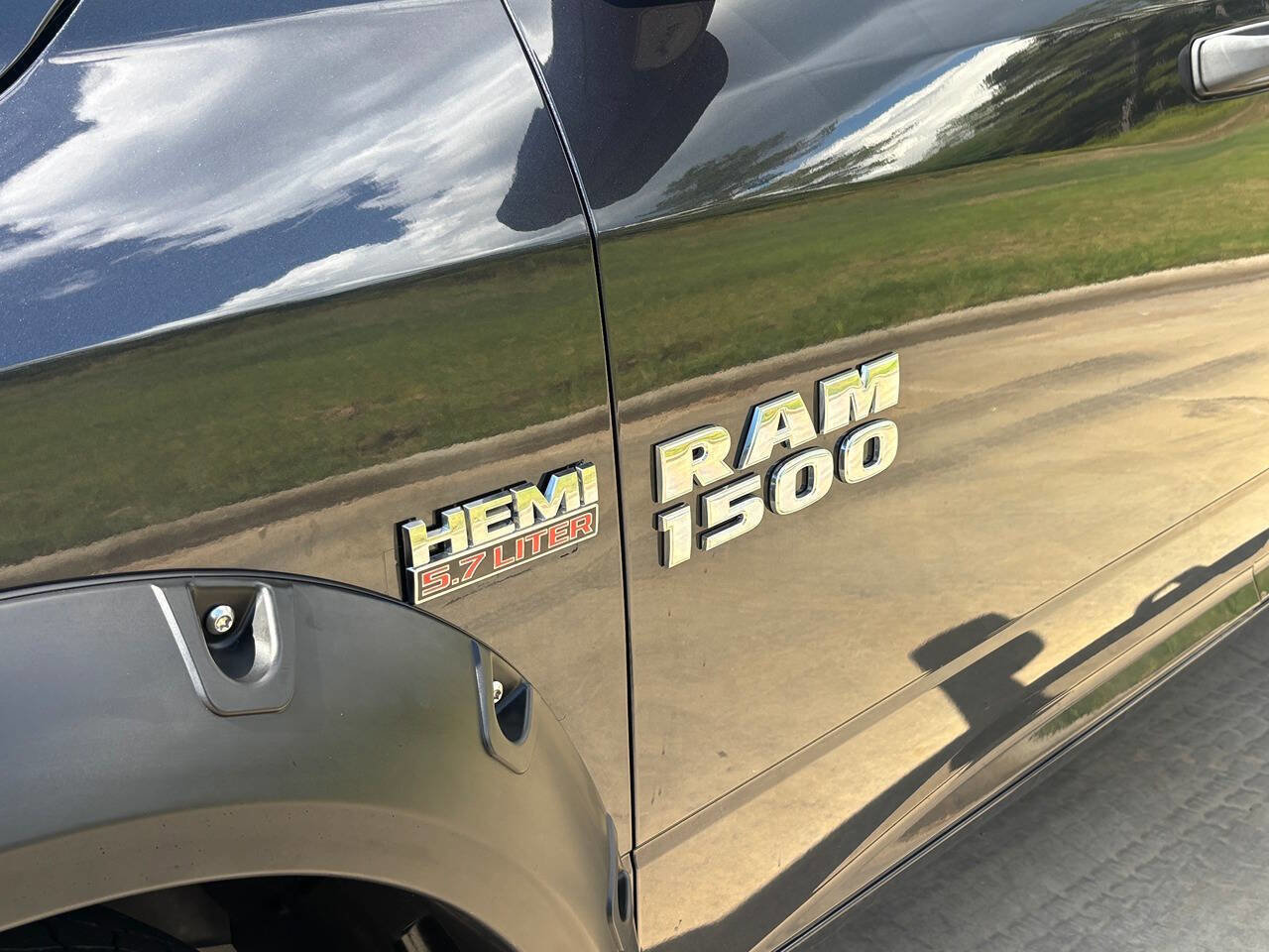 Used 2015 RAM 1500 Express image 10