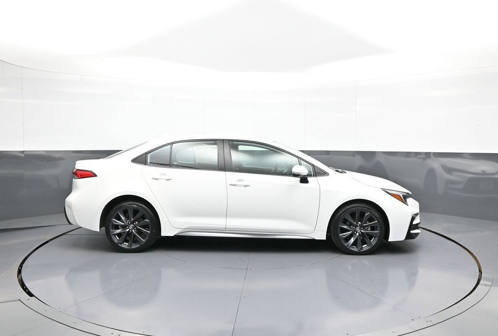 Certified 2023 Toyota Corolla SE w/ Carpet Mat Package (TMS) FWD image 5