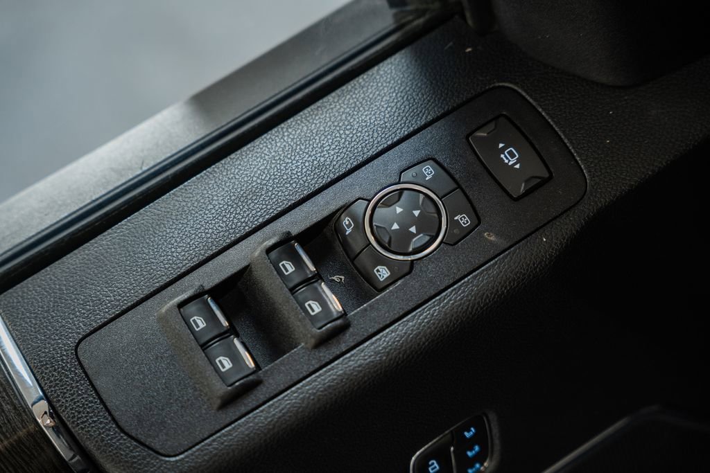 Used 2021 Ford F350 Lariat image 41