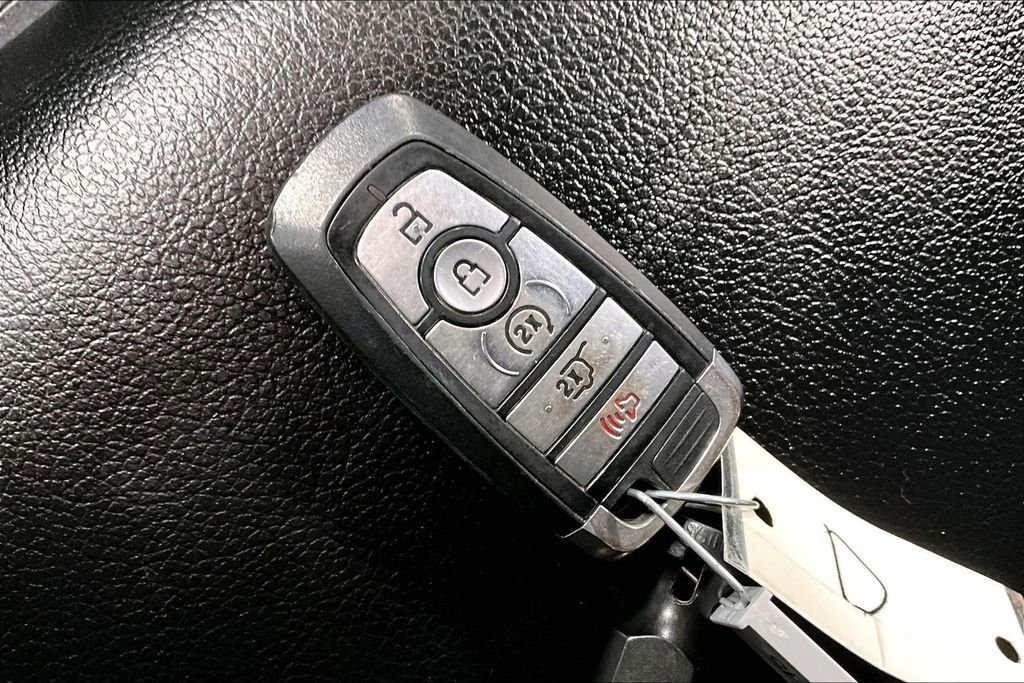 Used 2021 Ford Expedition XLT image 13