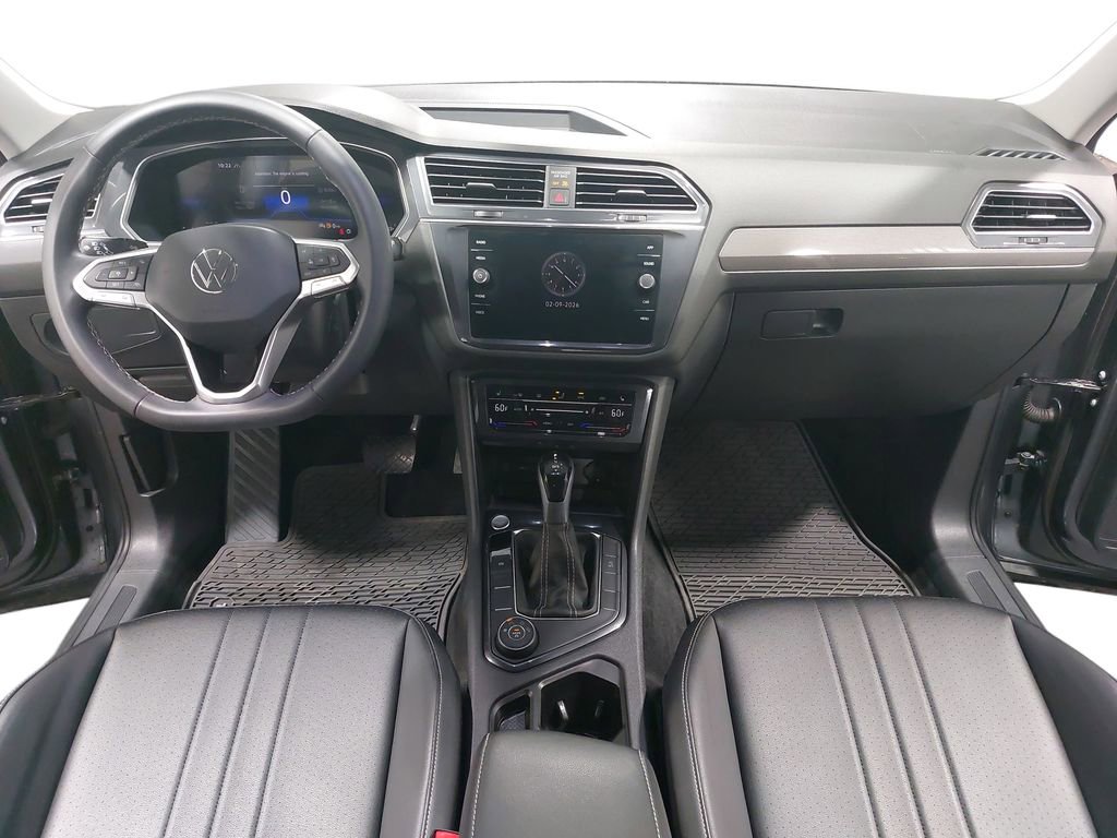 Used 2023 Volkswagen Tiguan SE image 9
