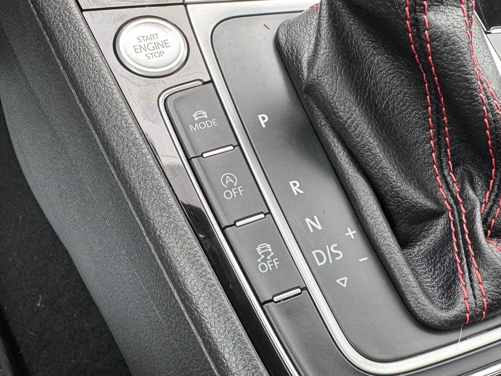 Used 2018 Volkswagen GTI SE w/ SE Leather Package image 21