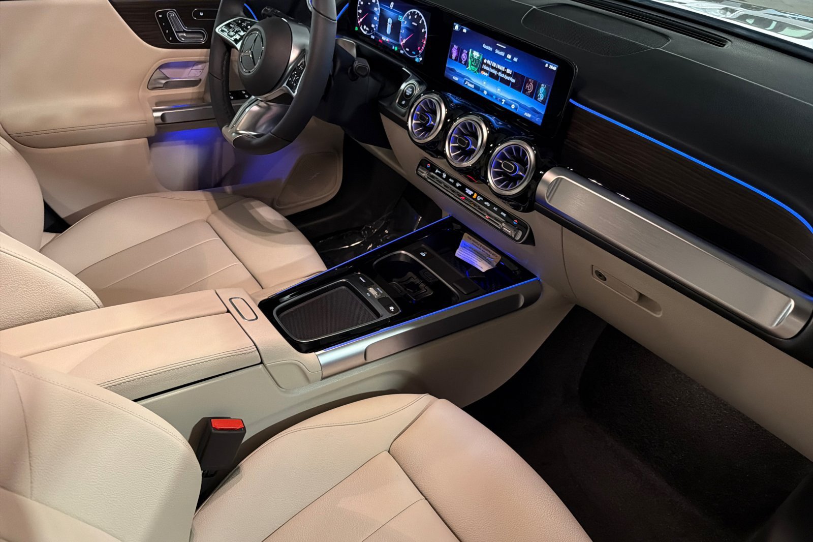 New 2026 Mercedes-Benz GLB 250 image 14