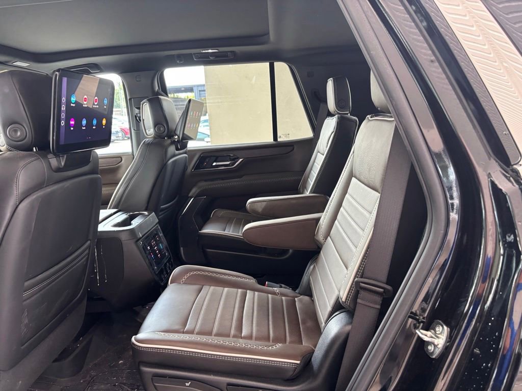 Used 2025 GMC Yukon Denali Ultimate w/ LPO, Floor Liner Package AWD/4WD image 8