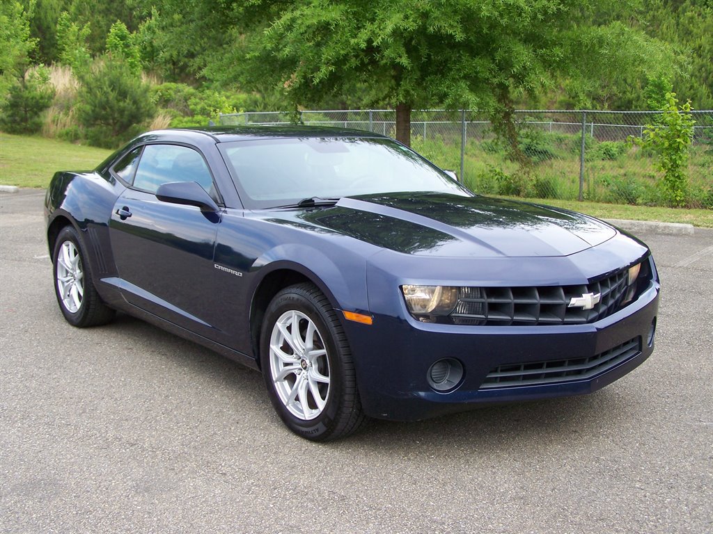 Used 2010 Chevrolet Camaro LS RWD image 3