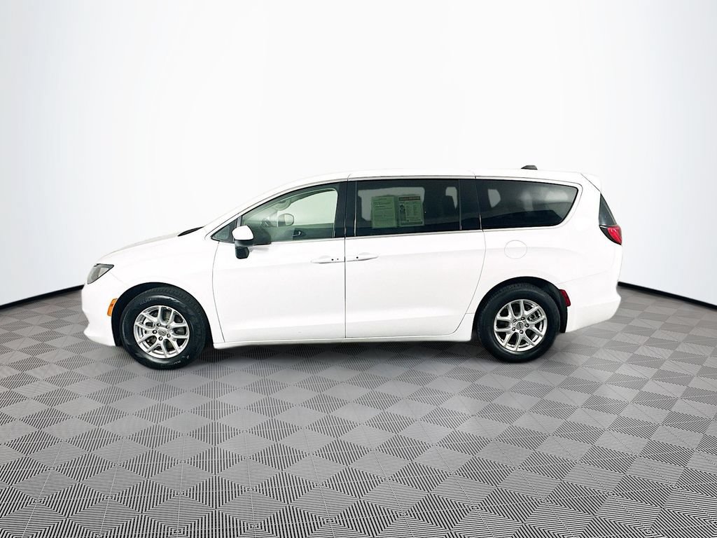 Certified 2023 Chrysler Voyager LX FWD image 6