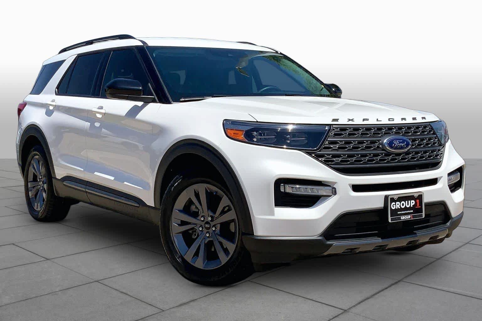 Used 2022 Ford Explorer XLT w/ Equipment Group 202A RWD image 3