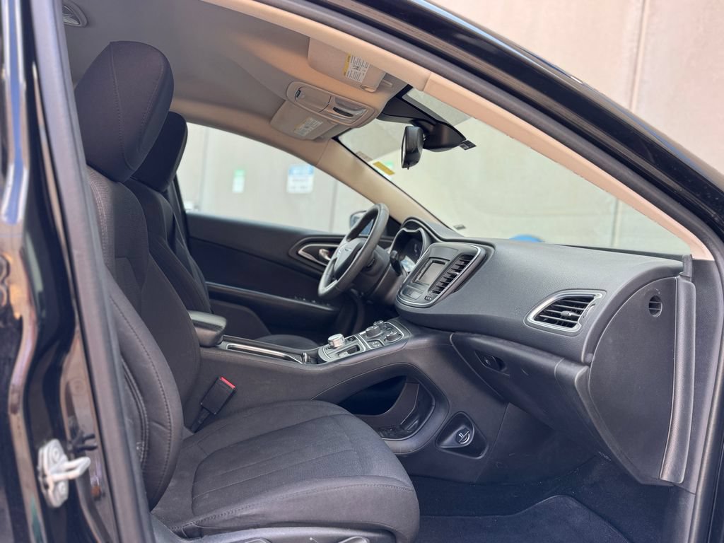 Used 2015 Chrysler 200 Limited FWD image 27