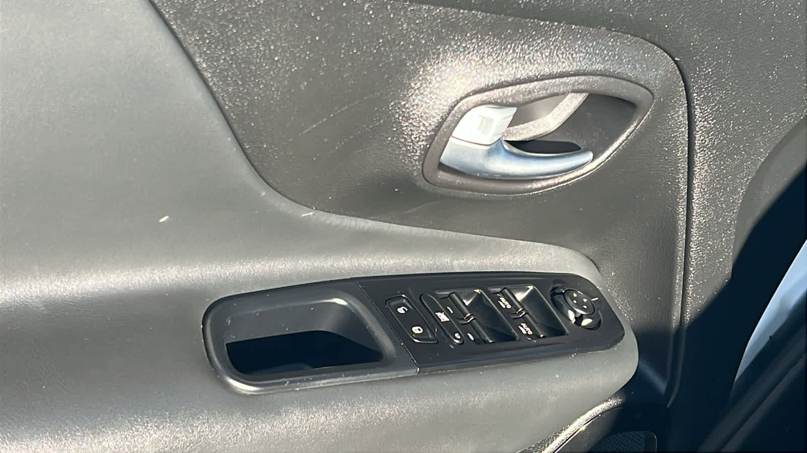 Certified 2022 Jeep Renegade Altitude w/ Sun/Sound Group image 22