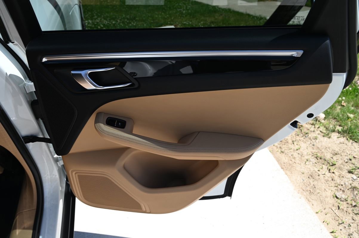 Used 2018 Porsche Macan S image 44