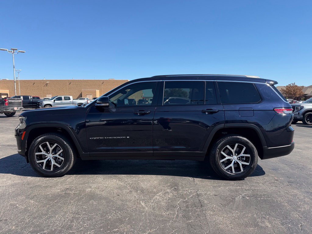 Used 2023 Jeep Grand Cherokee L Limited AWD/4WD image 12