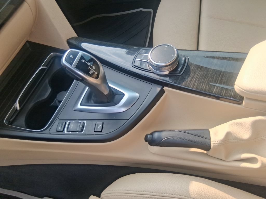 Used 2018 BMW 330i Gran Turismo xDrive AWD/4WD image 11
