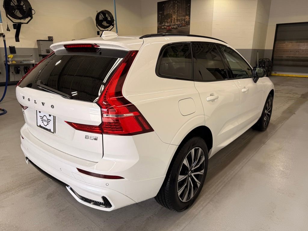 Used 2025 Volvo XC60 B5 Core w/ Climate Package image 6