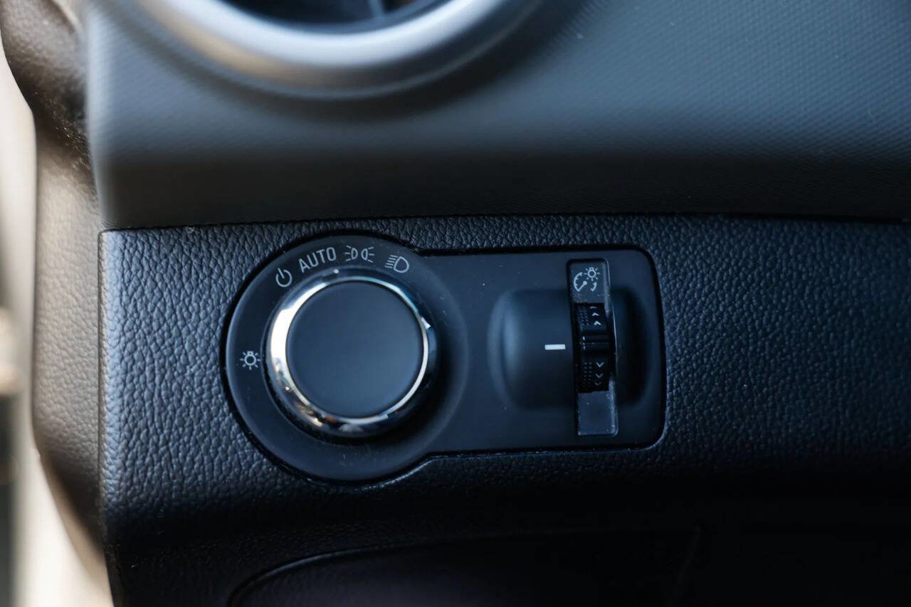 Used 2017 Chevrolet Sonic LT image 15