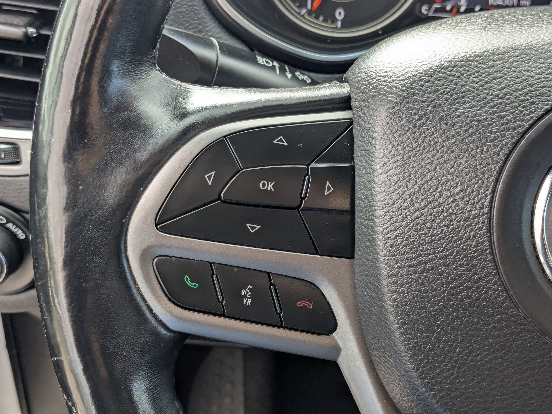 Used 2019 Jeep Cherokee Limited AWD/4WD image 18