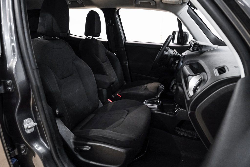 Used 2018 Jeep Renegade Latitude FWD image 36