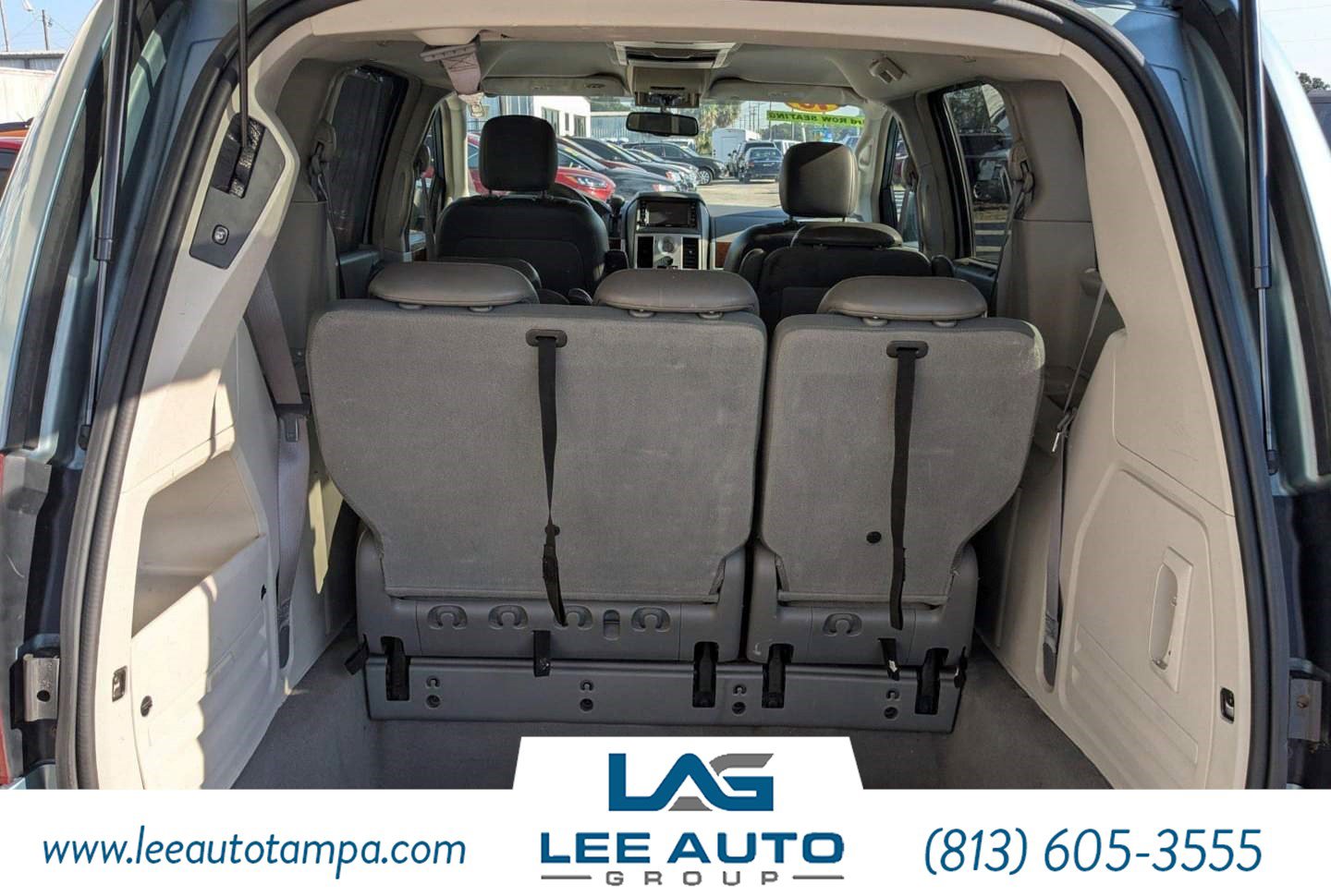 Used 2010 Chrysler Town & Country Touring image 10