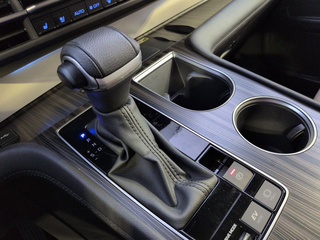 Certified 2024 Toyota Sienna Limited FWD image 24