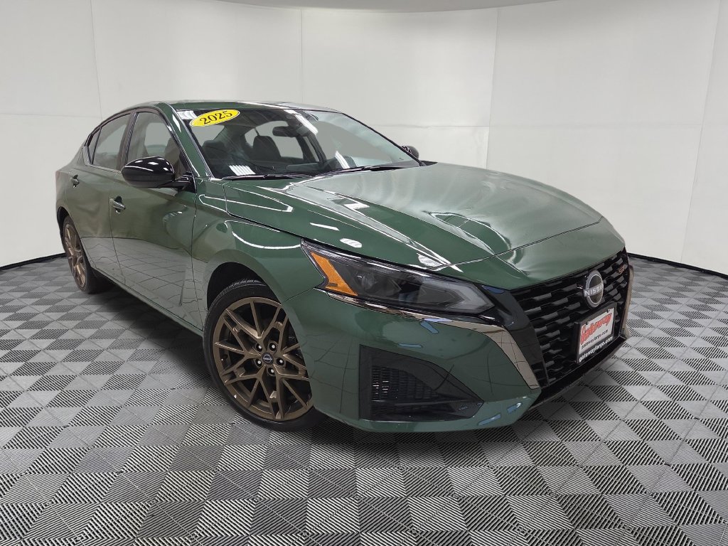 Used 2025 Nissan Altima 2.5 SR AWD/4WD image 3
