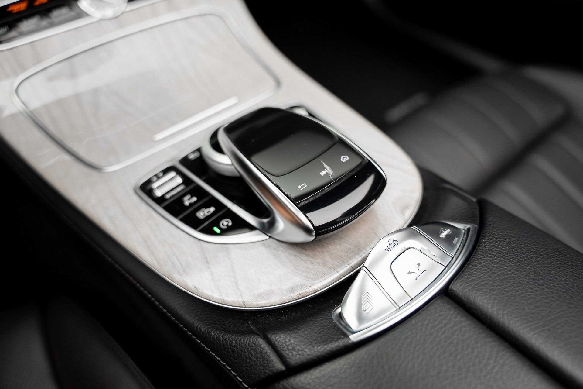 Used 2019 Mercedes-Benz E 450 4MATIC Cabriolet image 54