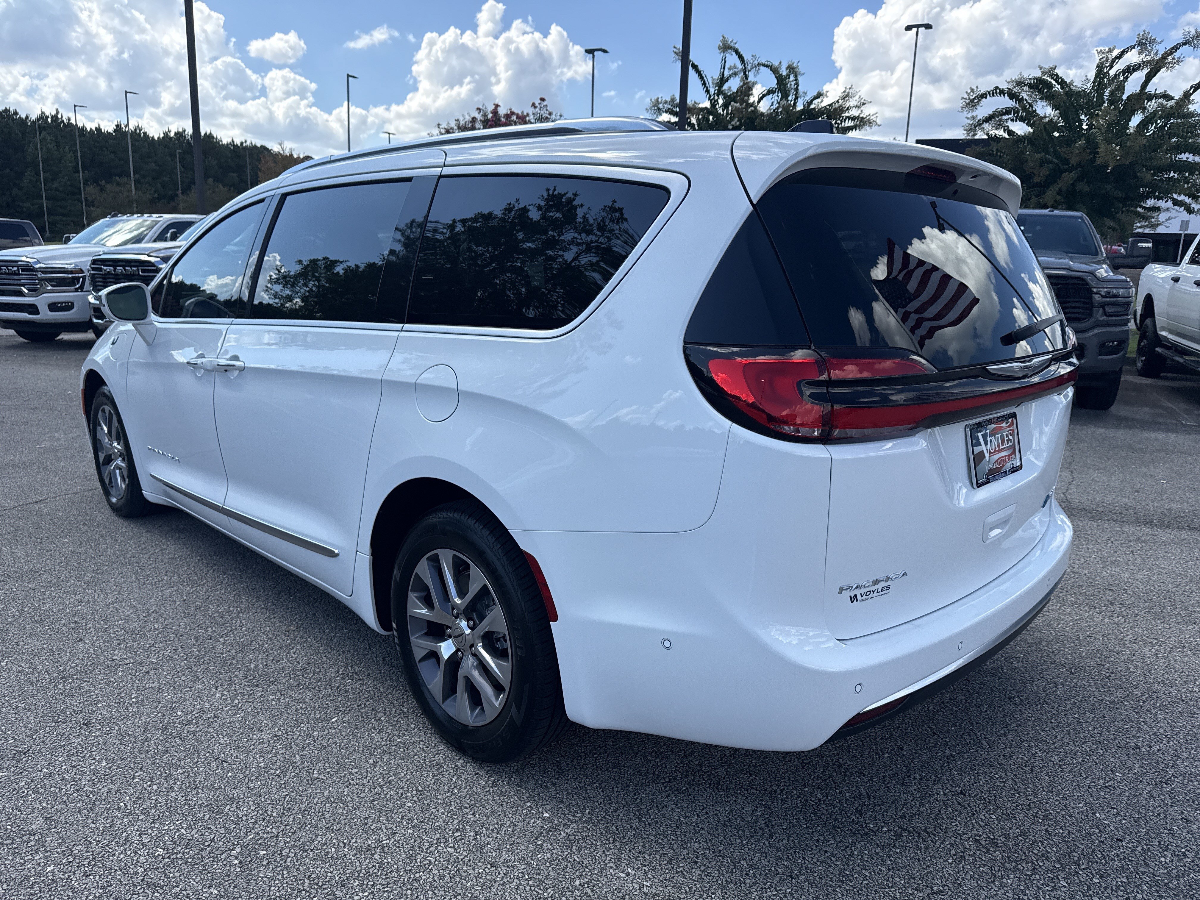 Used 2024 Chrysler Pacifica Pinnacle FWD image 5