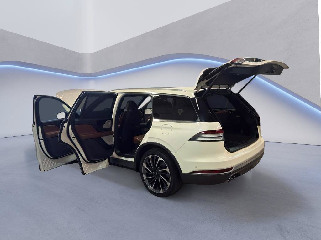Used 2021 Lincoln Aviator Reserve AWD/4WD image 12