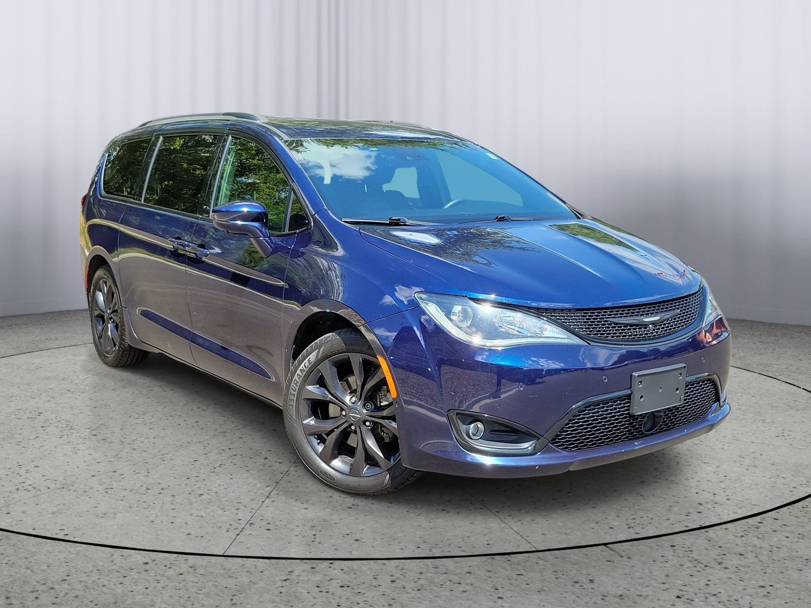 Used 2018 Chrysler Pacifica Touring-L Plus w/ Advanced Safetytec Group FWD image 1