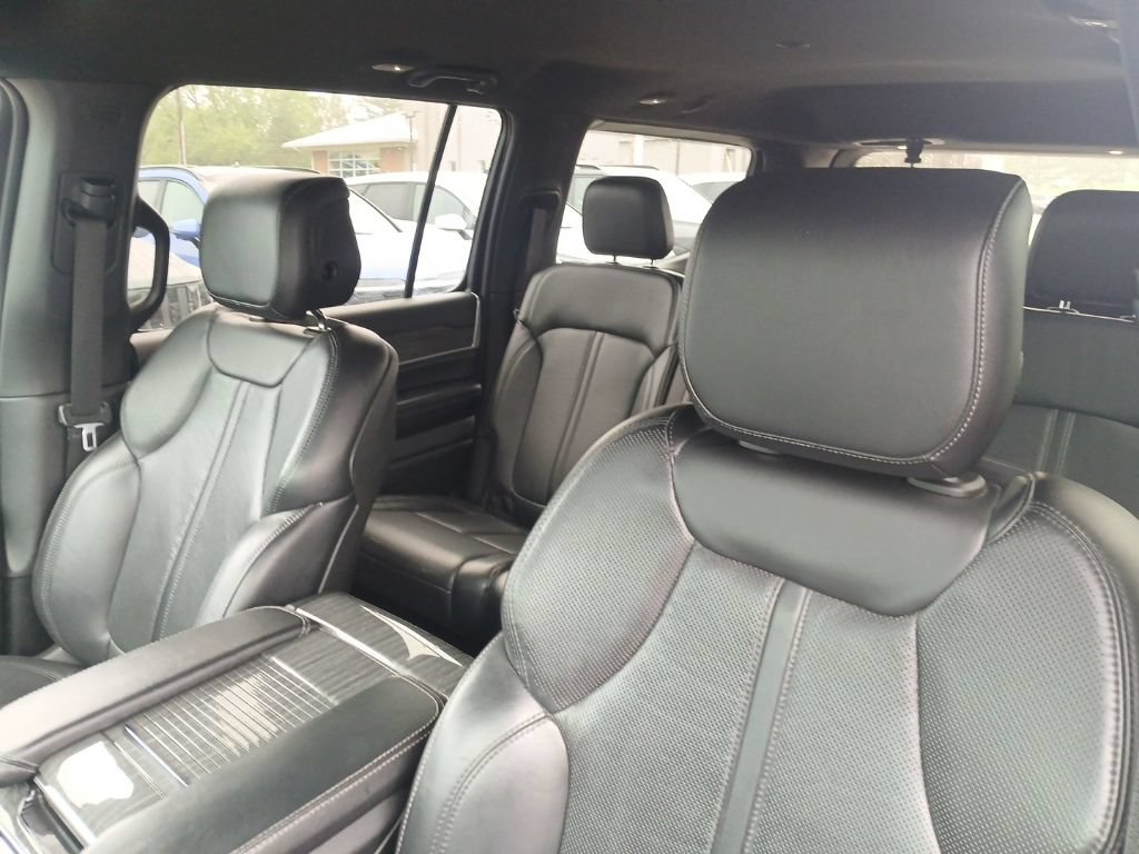 Used 2022 Jeep Wagoneer Series II AWD/4WD image 14