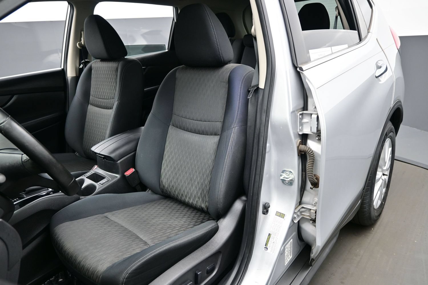 Used 2018 Nissan Rogue SV FWD image 12