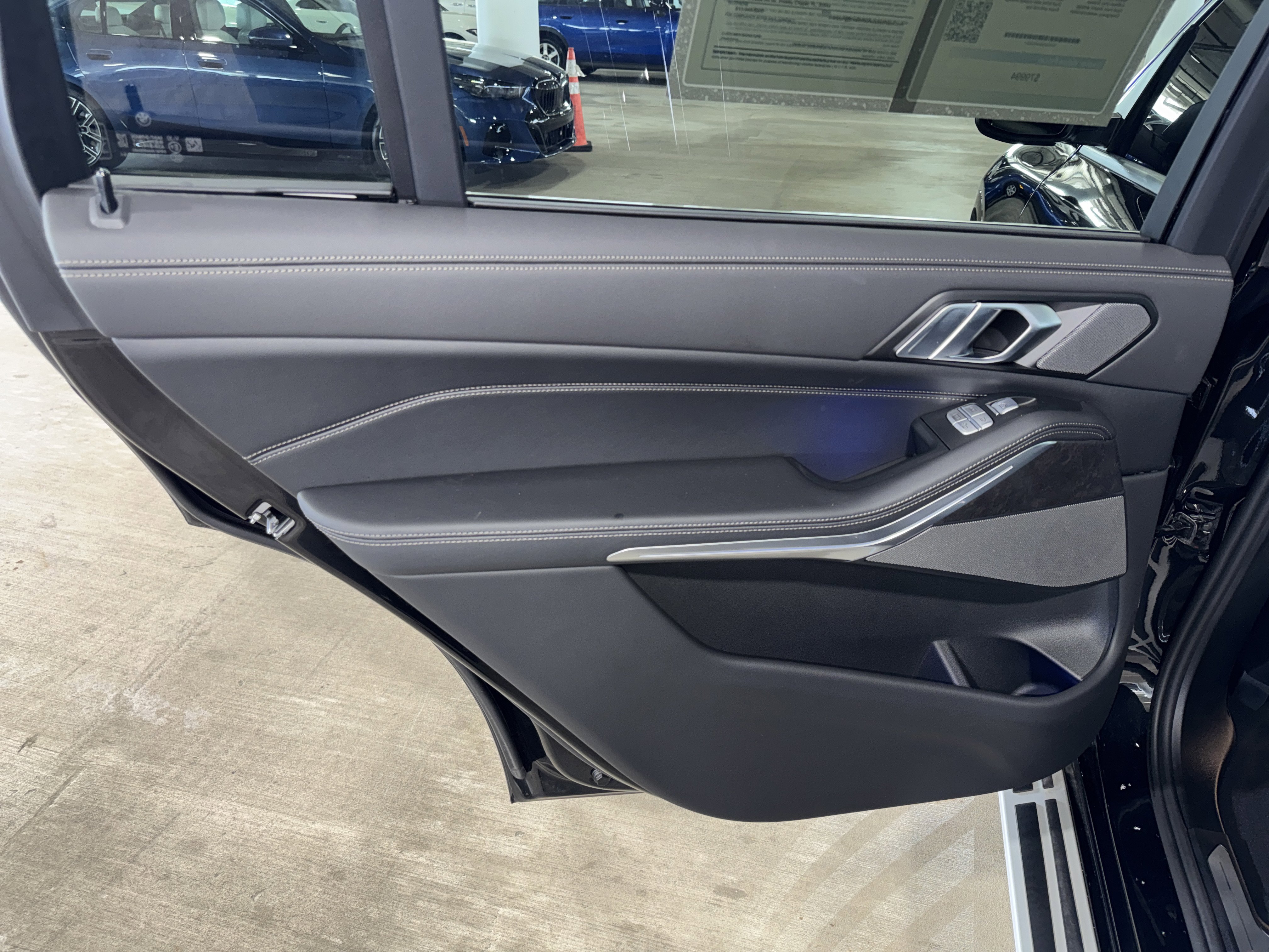 Certified 2025 BMW X7 xDrive40i image 18