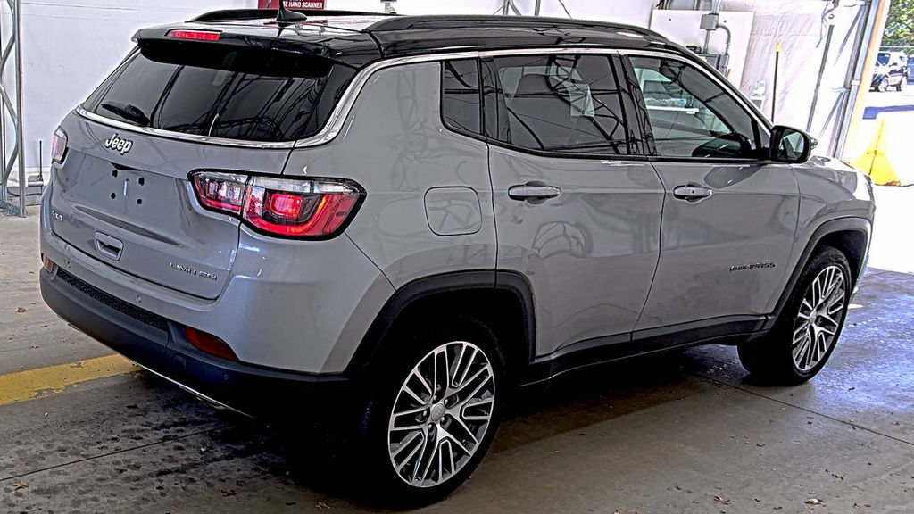 Used 2023 Jeep Compass Limited w/ Sun and Sound Group AWD/4WD image 4