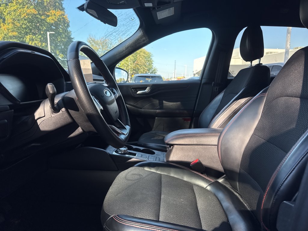 Used 2025 Ford Escape ST-Line Select AWD/4WD image 13