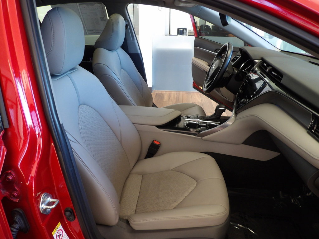 Used 2019 Toyota Camry XSE image 14