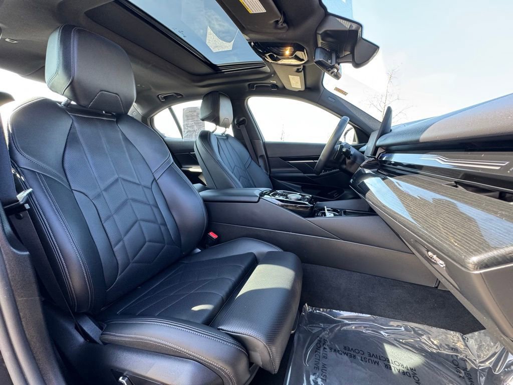 Certified 2025 BMW 530i xDrive AWD/4WD image 30