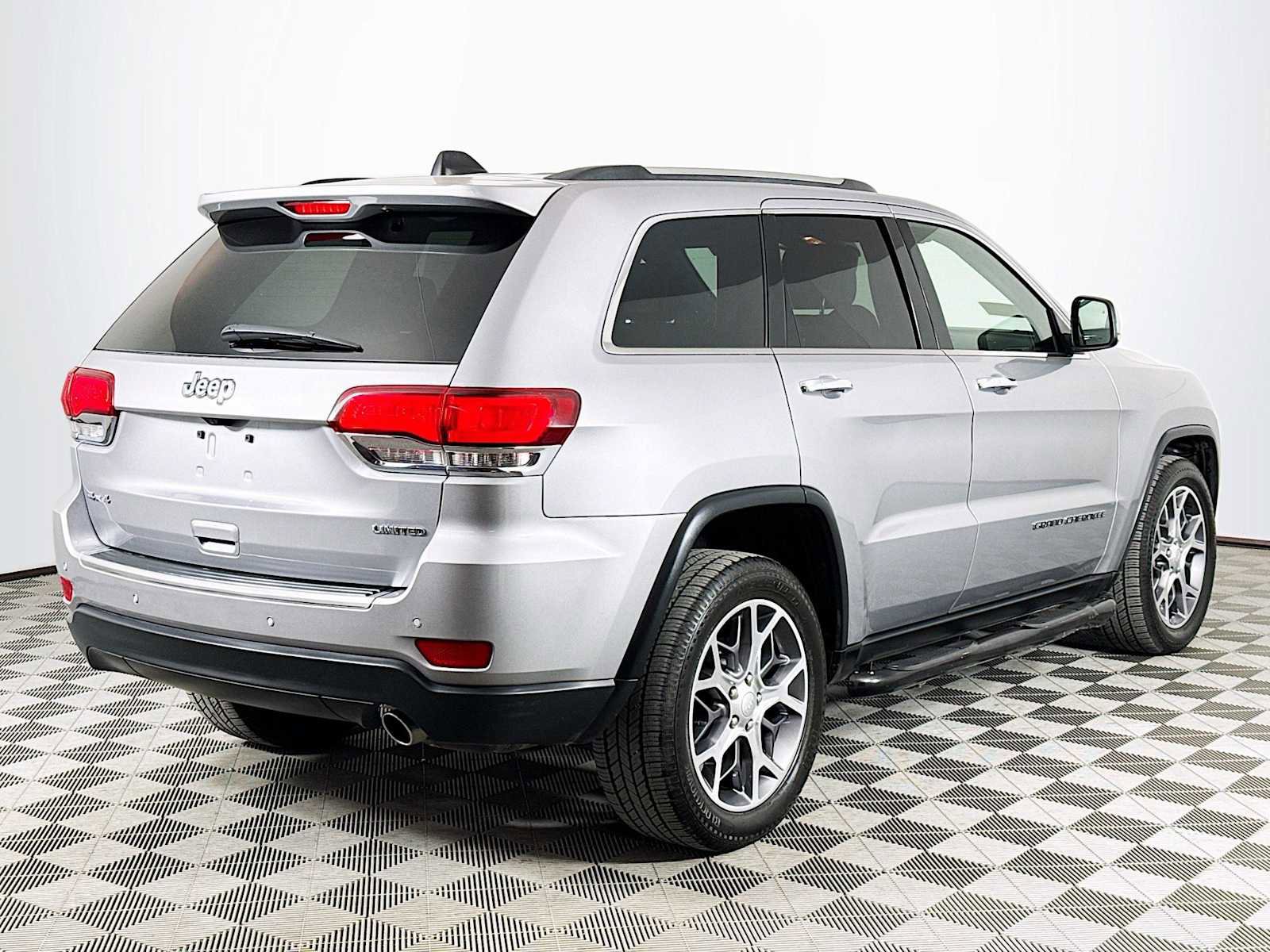 Used 2020 Jeep Grand Cherokee Limited w/ Premium Lighting Group image 5