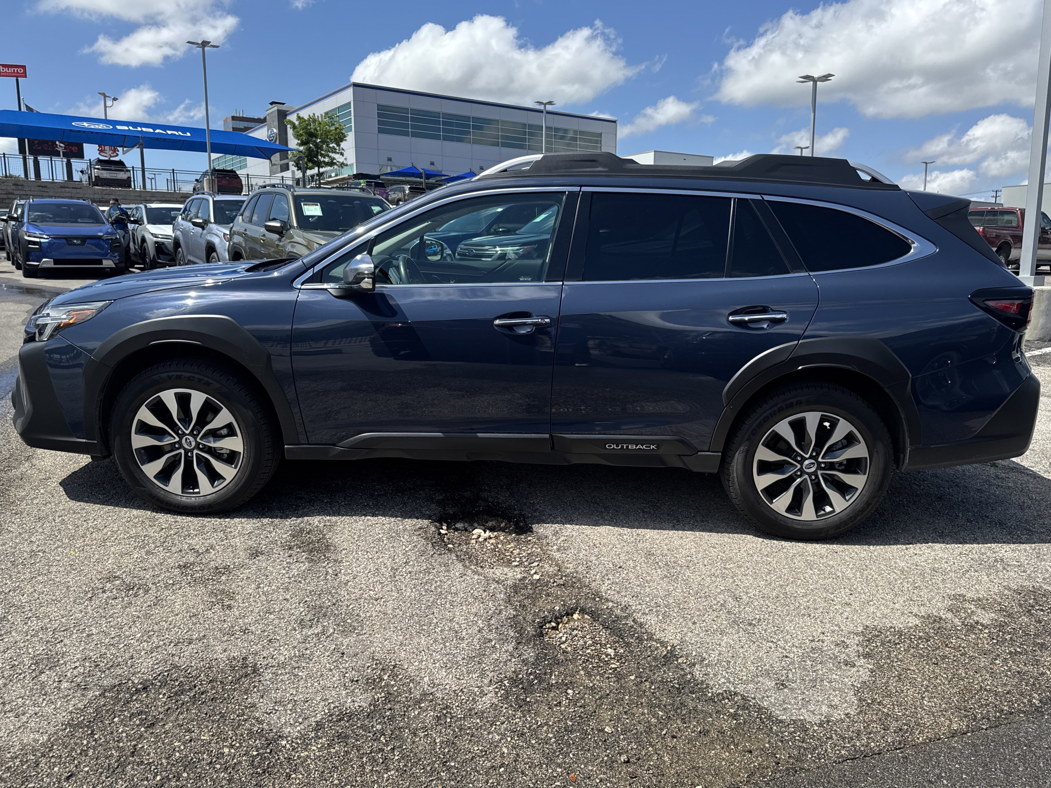 Used 2024 Subaru Outback Touring AWD/4WD image 6