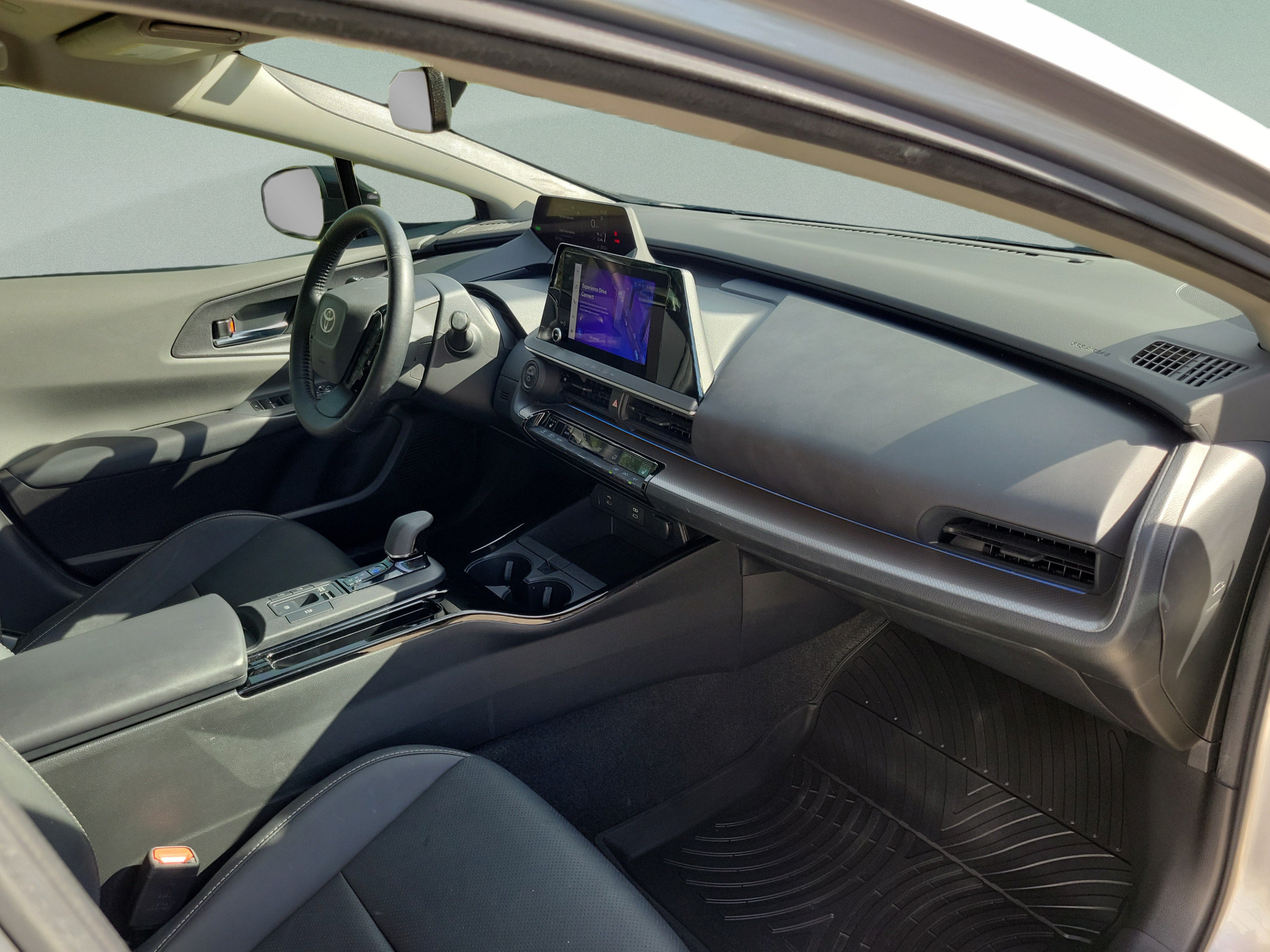 Used 2023 Toyota Prius XLE FWD image 27