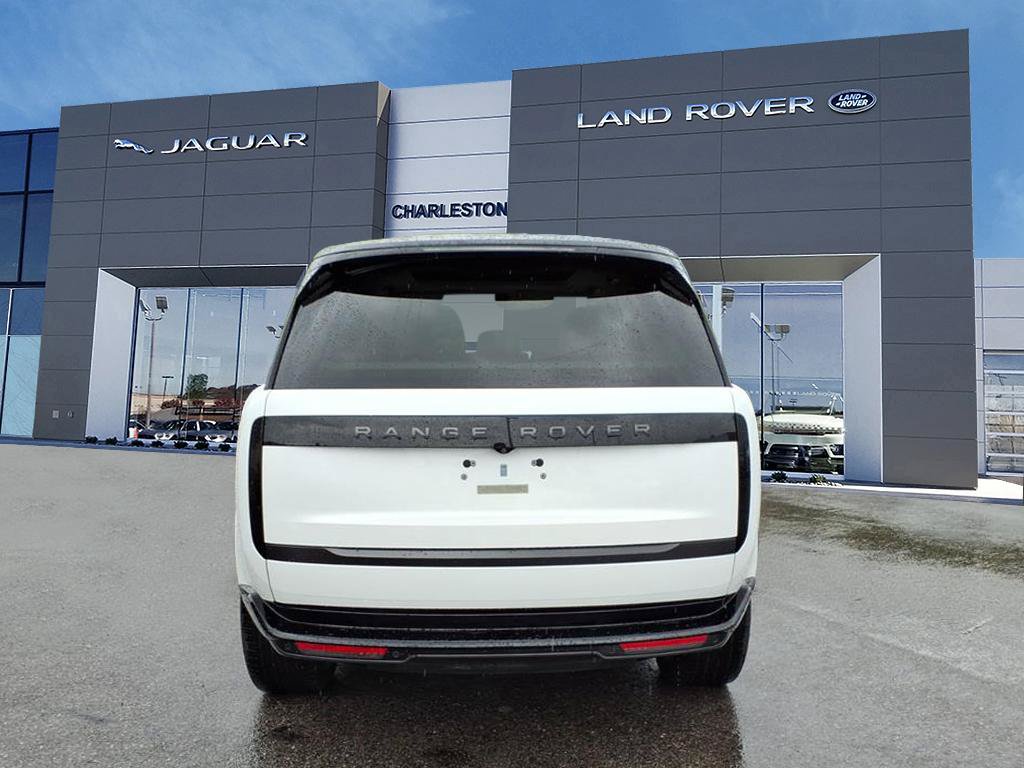 Used 2025 Land Rover Range Rover SE AWD/4WD image 4