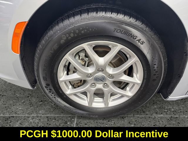 Used 2024 Chrysler Pacifica Touring-L image 24